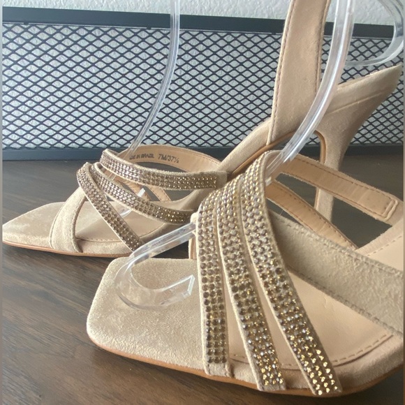 Vince Camuto - Brevern Rhinestone - Tan Trim Strappy Sandals - Size 7 - Picture 14 of 16